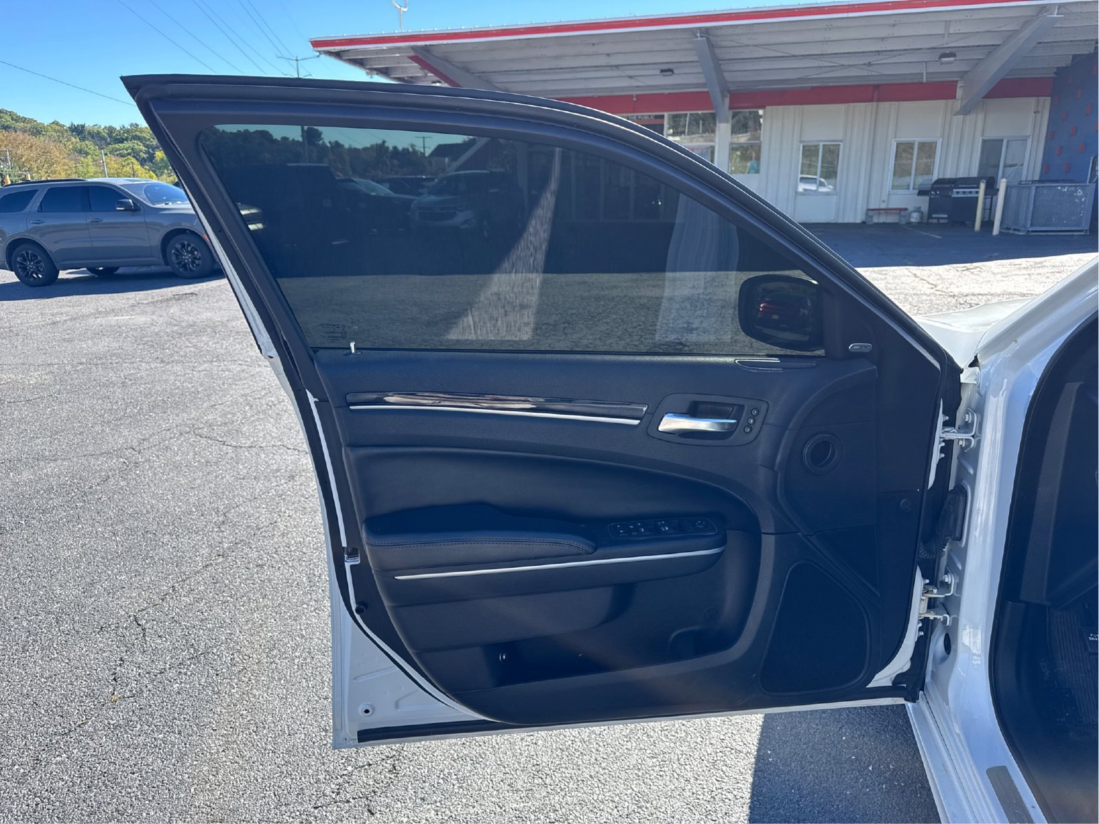 Used 2022 Chrysler 300 S w/ Comfort Group RWD image 19