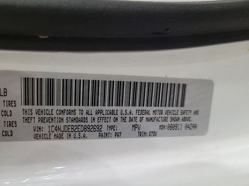 Used 2014 Jeep Compass Latitude w/ Sun/Sound Group AWD/4WD image 33
