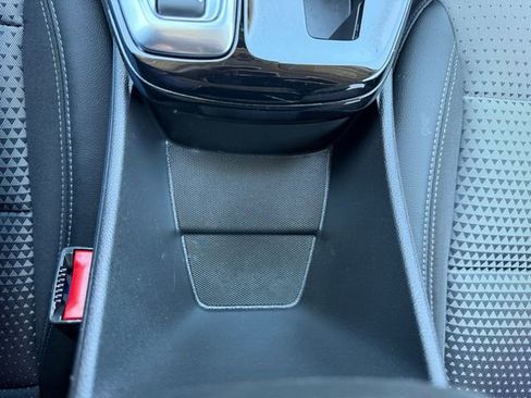 Used 2025 Chevrolet Trax LT w/ LT Convenience Package image 26