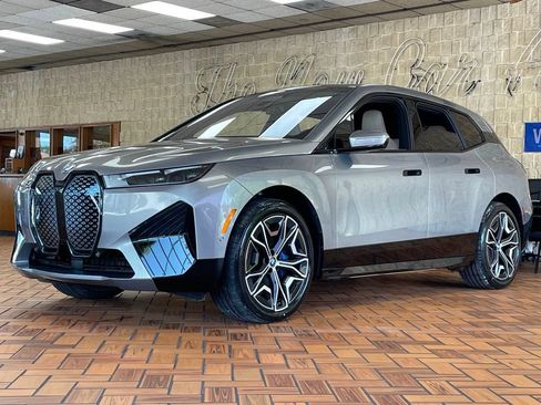 Used 2024 BMW iX xDrive50 w/ Sport Package AWD/4WD image 4