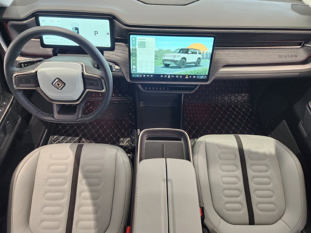 Used 2025 Rivian R1S Adventure Dual AWD/4WD image 25