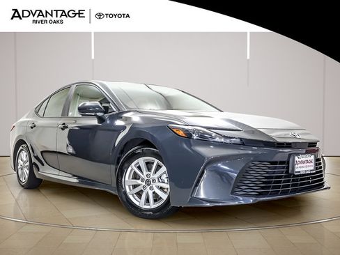 Used 2025 Toyota Camry LE FWD image 2