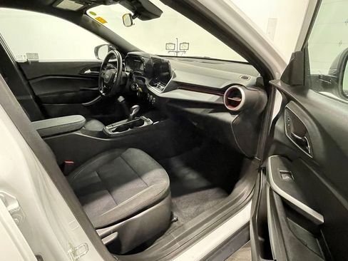 Used 2024 Chevrolet Trax RS FWD image 24