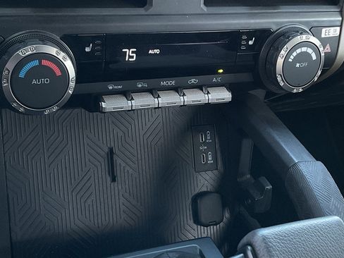 Used 2025 Toyota Tacoma SR5 image 34