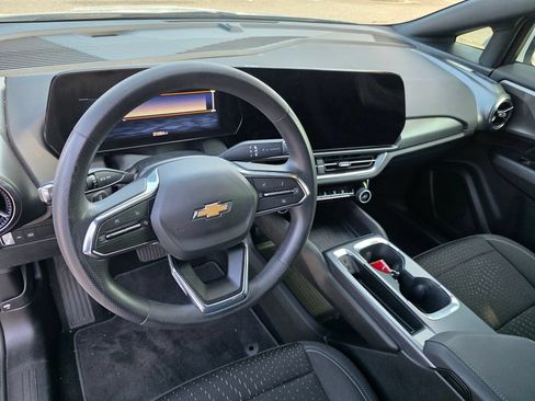 Used 2025 Chevrolet Equinox EV LT FWD image 15