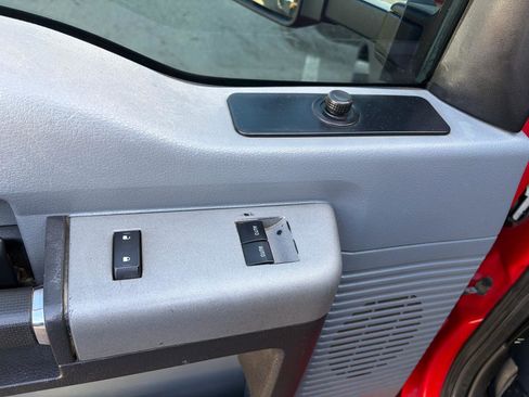 Used 2013 Ford F550 4x4 SuperCab Super Duty w/ Payload Upgrade Pkg image 32