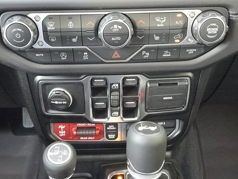 New 2026 Jeep Wrangler Unlimited Rubicon image 16