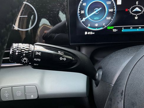 Used 2025 Hyundai Elantra Limited image 37