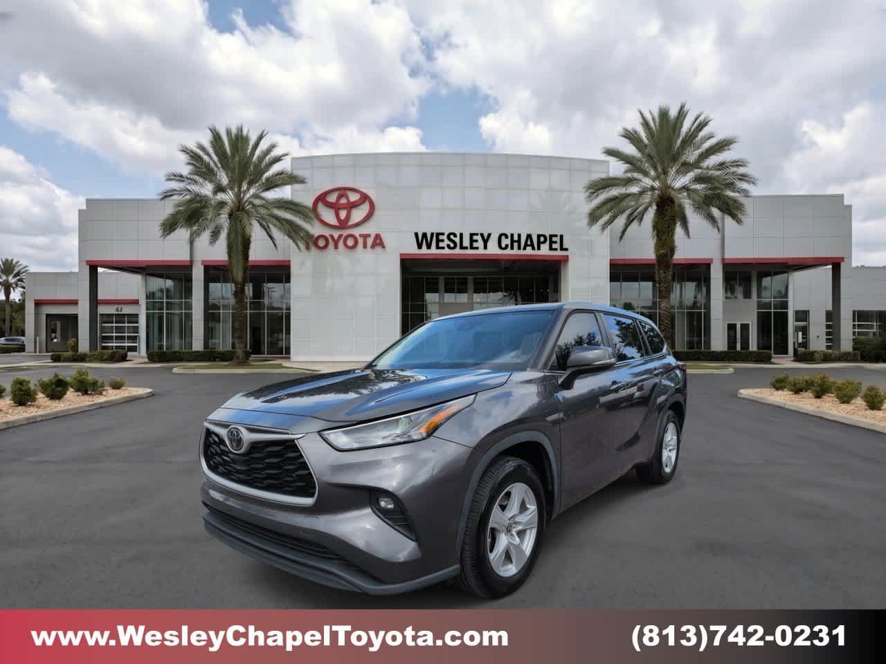 Used 2023 Toyota Highlander LE FWD image 1