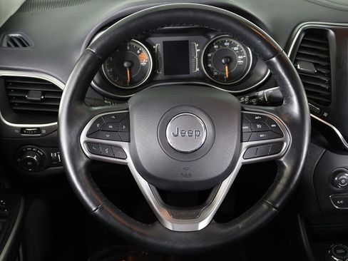 Used 2019 Jeep Cherokee Latitude Plus w/ Cold Weather Group image 34