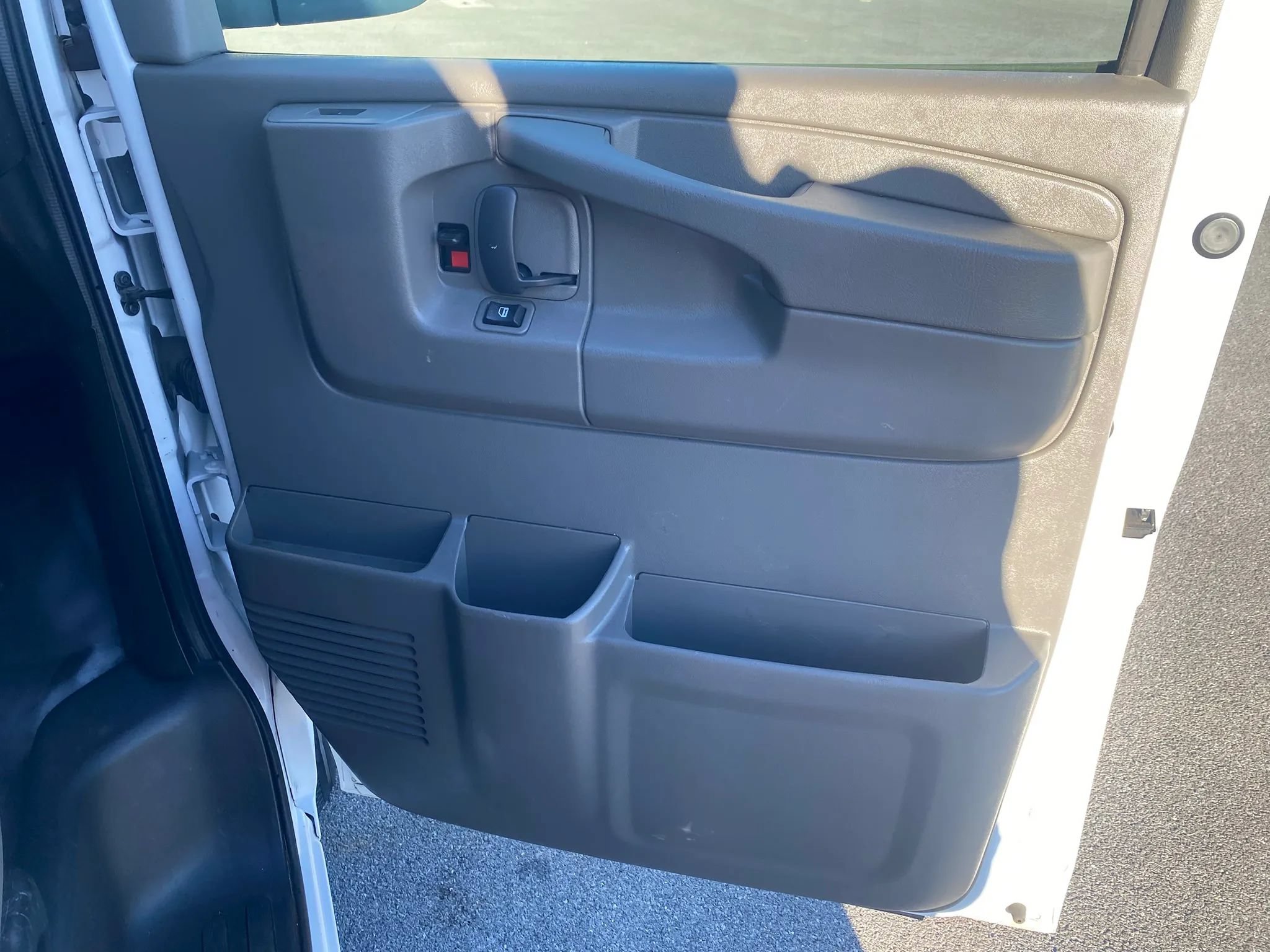 Used 2014 Chevrolet Express 1500 AWD image 16