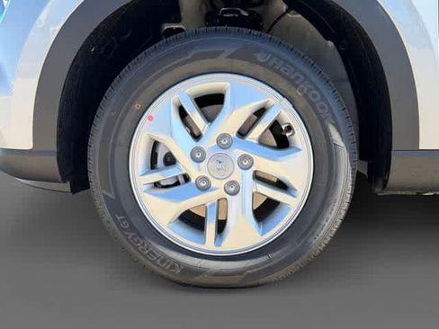New 2026 Hyundai Venue SE image 9