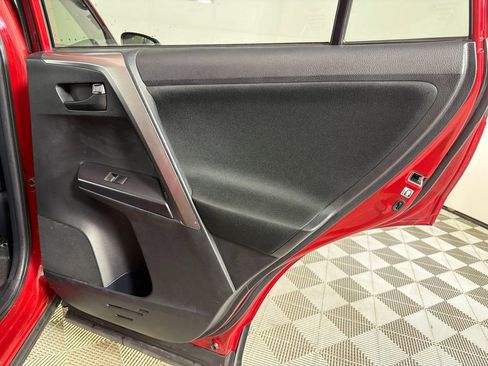 Used 2017 Toyota RAV4 LE FWD image 16
