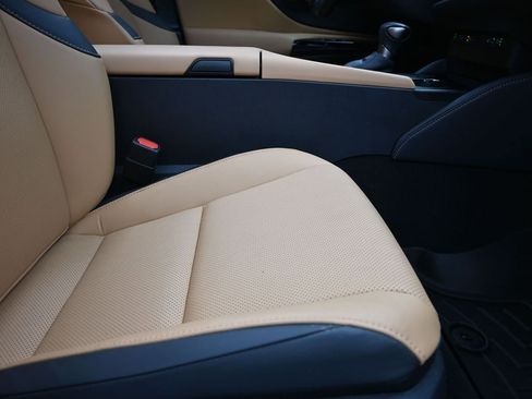 Certified 2024 Lexus ES 250 w/ Premium Package image 25