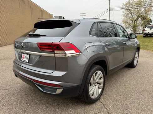 Used 2020 Volkswagen Atlas Cross Sport SE w/ Panoramic Sunroof Package image 9