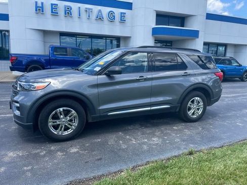 Used 2022 Ford Explorer XLT w/ Equipment Group 202A AWD/4WD image 2