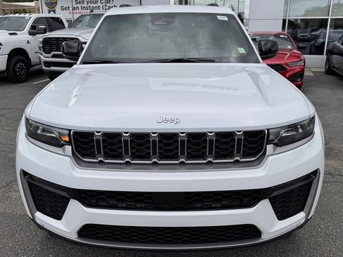 New 2026 Jeep Grand Cherokee L Limited AWD/4WD image 2