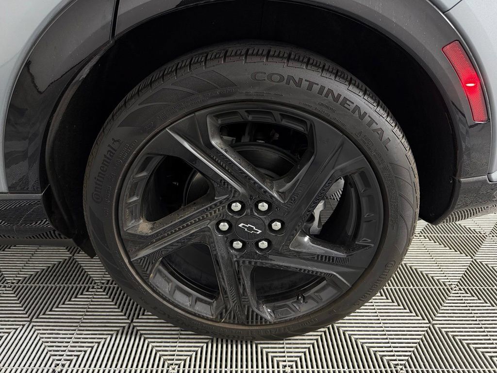 Used 2024 Chevrolet Equinox EV RS FWD image 11