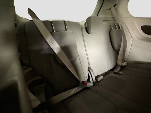 Used 2017 Chrysler Pacifica LX FWD image 25