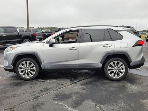 Used 2021 Toyota RAV4 XLE Premium image 4