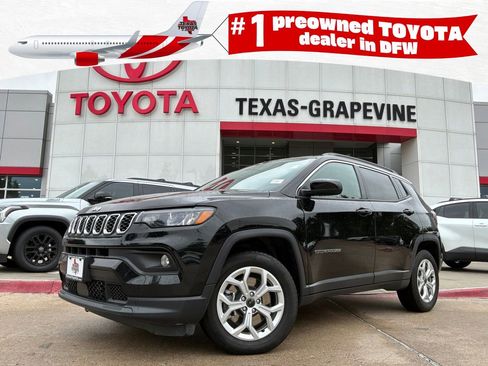 Used 2025 Jeep Compass Latitude AWD/4WD image 1
