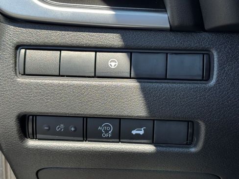 Used 2025 Nissan Rogue SV AWD/4WD image 23