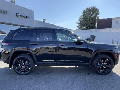 New 2026 Jeep Grand Cherokee Limited w/ Limited Altitude Package image 8