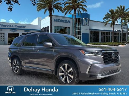 Used 2023 Honda Pilot Touring image 1