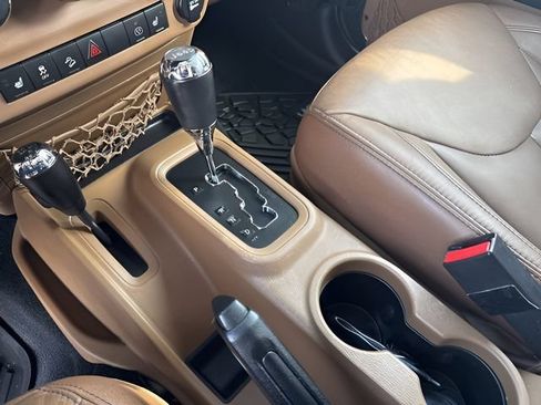 Used 2017 Jeep Wrangler Unlimited Sahara w/ Dual Top Group AWD/4WD image 13