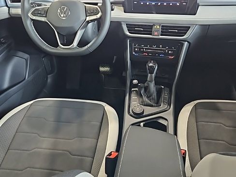 New 2026 Volkswagen Taos SE image 24