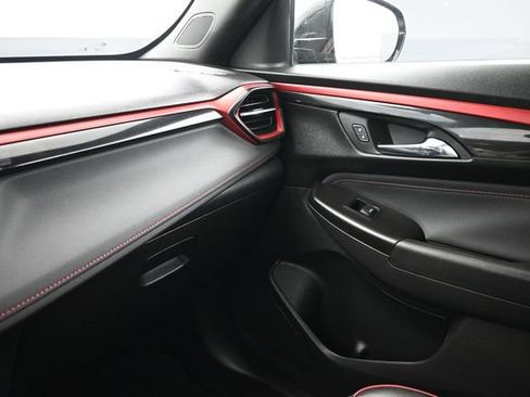 Used 2025 Chevrolet TrailBlazer RS w/ Convenience Package FWD image 8