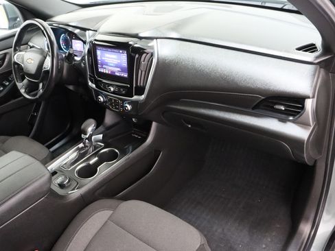 Used 2022 Chevrolet Traverse LT FWD image 40