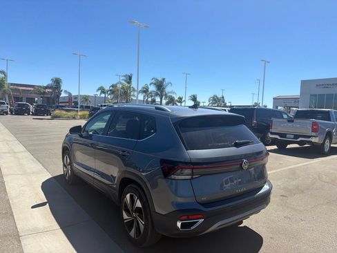 Used 2025 Volkswagen Taos SE AWD/4WD image 7