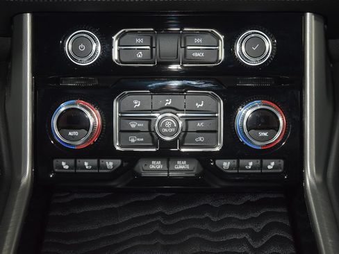 Used 2024 GMC Yukon XL Denali AWD/4WD image 35