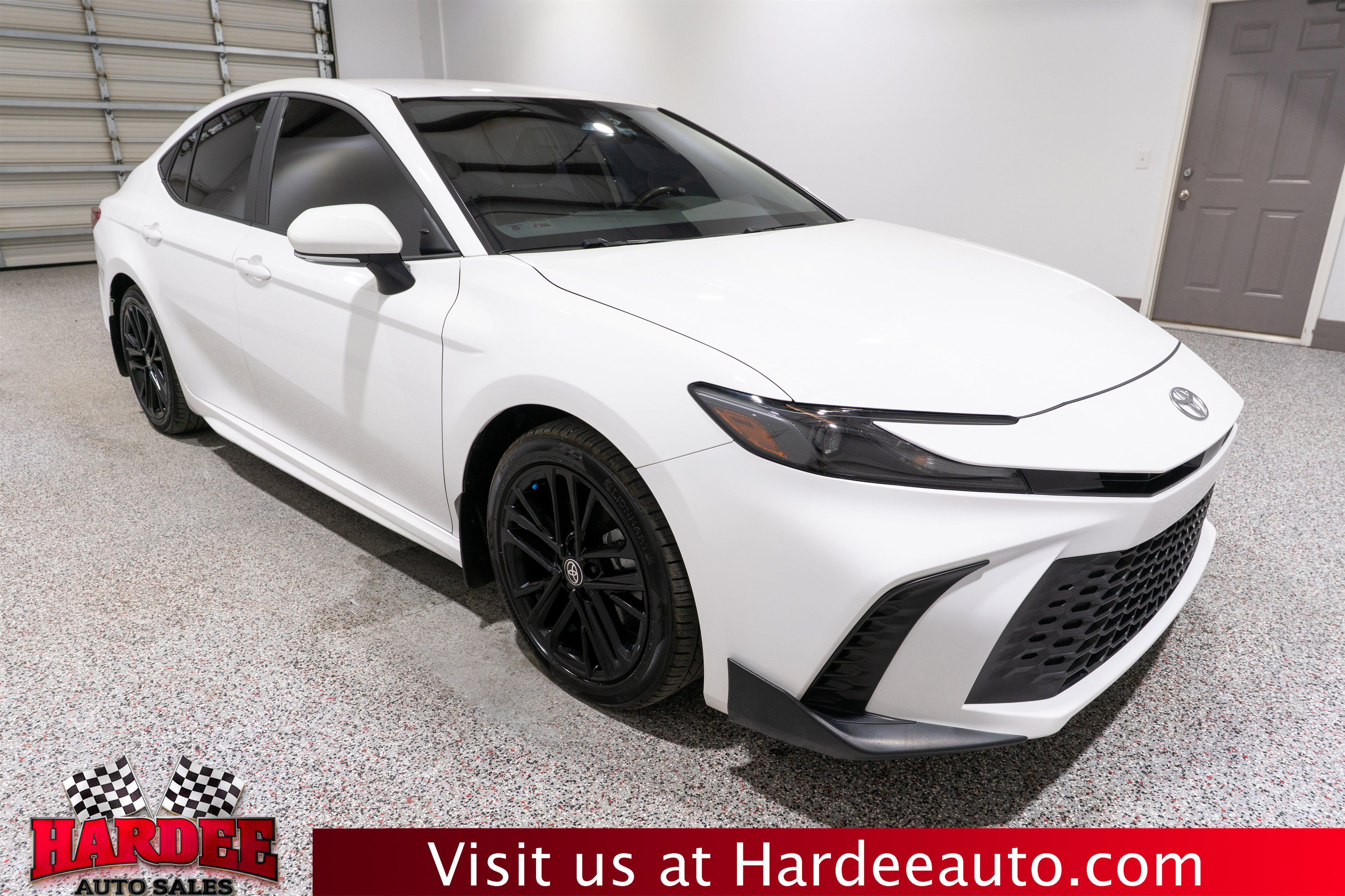 Used 2025 Toyota Camry SE FWD image 6