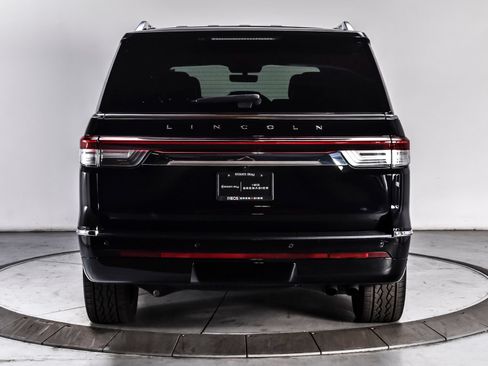Used 2024 Lincoln Navigator Premiere AWD/4WD image 5