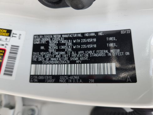 Used 2022 Toyota Highlander XLE AWD/4WD image 25