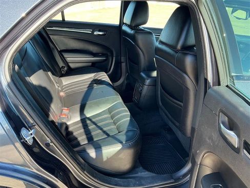 Used 2018 Chrysler 300 S w/ 300S Premium Group image 38