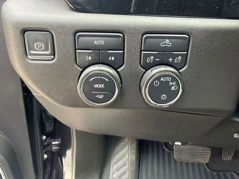 Used 2022 Chevrolet Silverado 1500 LT AWD/4WD image 10