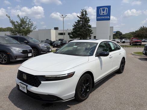 Certified 2025 Honda Accord SE image 1