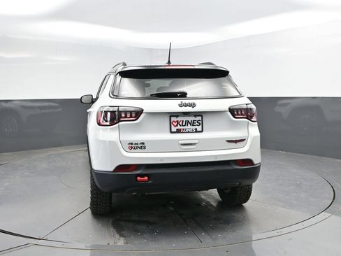 Used 2025 Jeep Compass Trailhawk AWD/4WD image 8