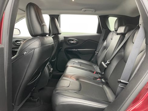 Used 2021 Jeep Cherokee Latitude Plus FWD image 37