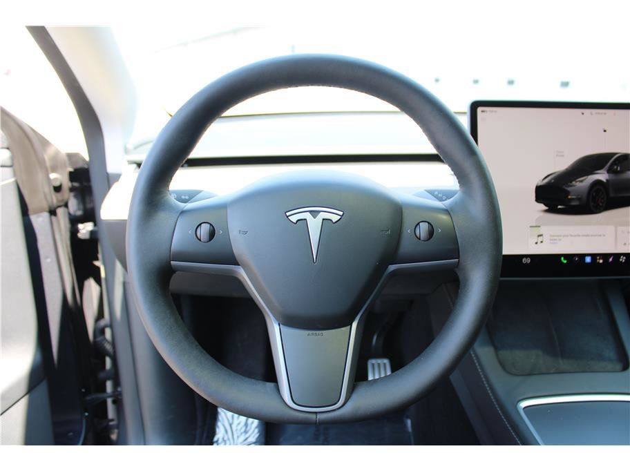 Used 2022 Tesla Model Y Performance AWD/4WD image 16