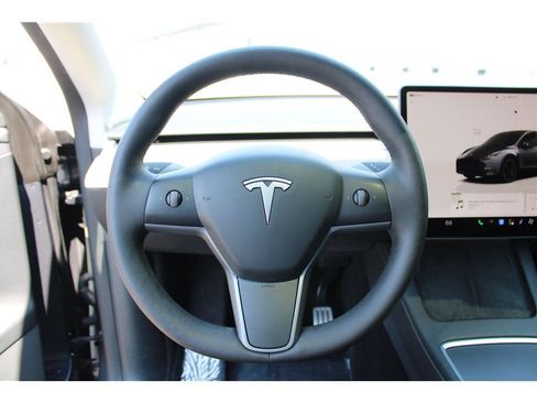 Used 2022 Tesla Model Y Performance AWD/4WD image 16