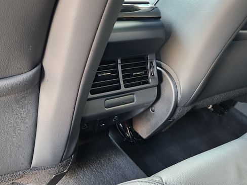 Certified 2026 Land Rover Range Rover Evoque Dynamic SE image 32