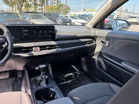 Used 2025 Kia K4 FWD image 39