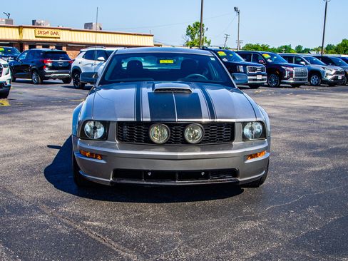 Used 2009 Ford Mustang GT Premium RWD image 2