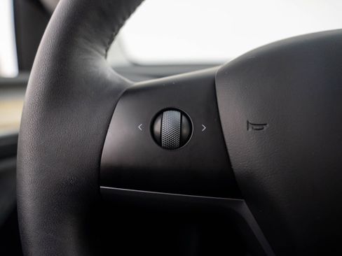 Used 2023 Tesla Model Y Long Range image 31