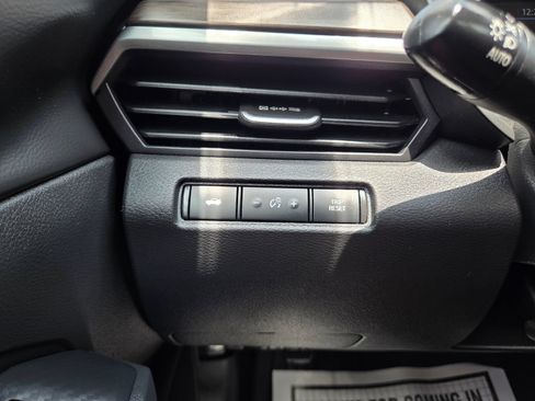 Used 2024 Nissan Altima 2.5 SV FWD image 40