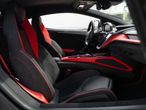 Used 2024 Lamborghini Revuelto image 19